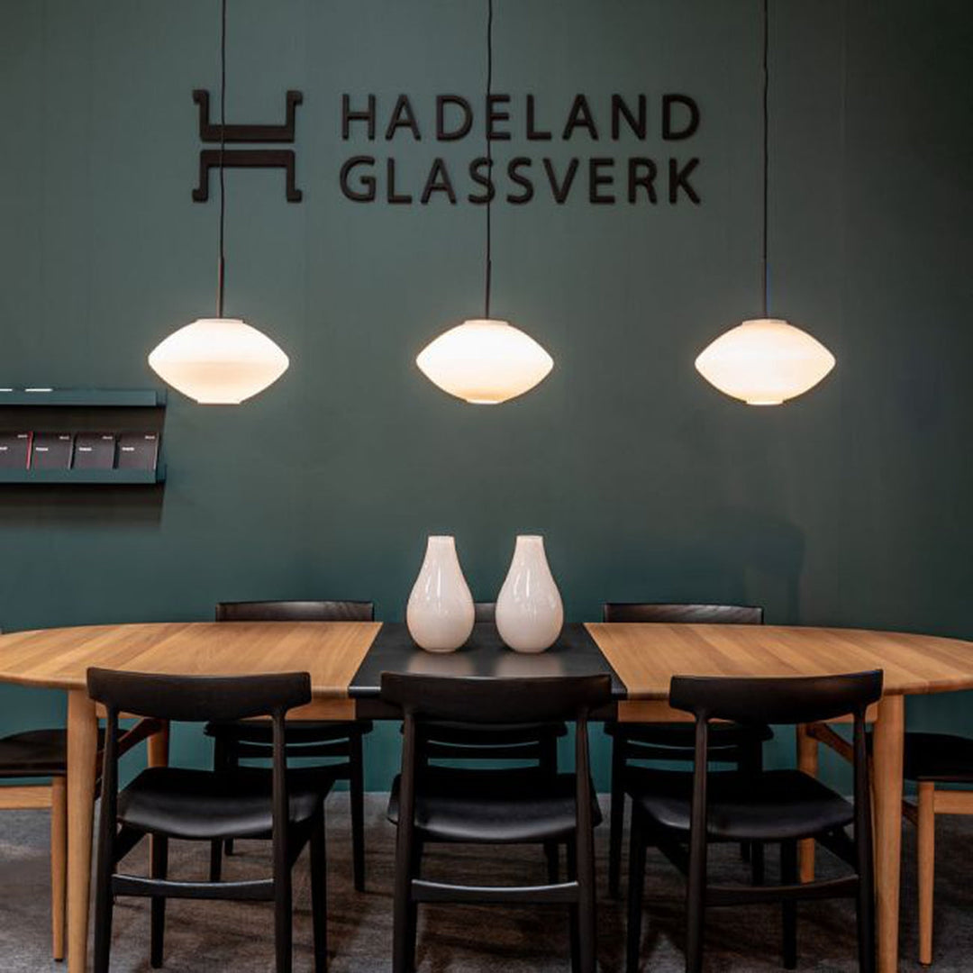 Arkivlampe 4280 - Sort-Takpendler-Hadeland Glassverk-Hvit-Hak__HG350-4280-1010-Sort-Lightup.no