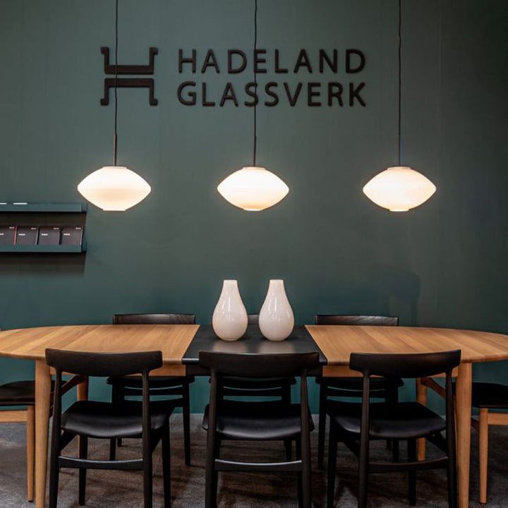 Arkivlampe 4280 - Sort-Takpendler-Hadeland Glassverk-Hvit-Hak__HG350-4280-1010-Sort-Lightup.no