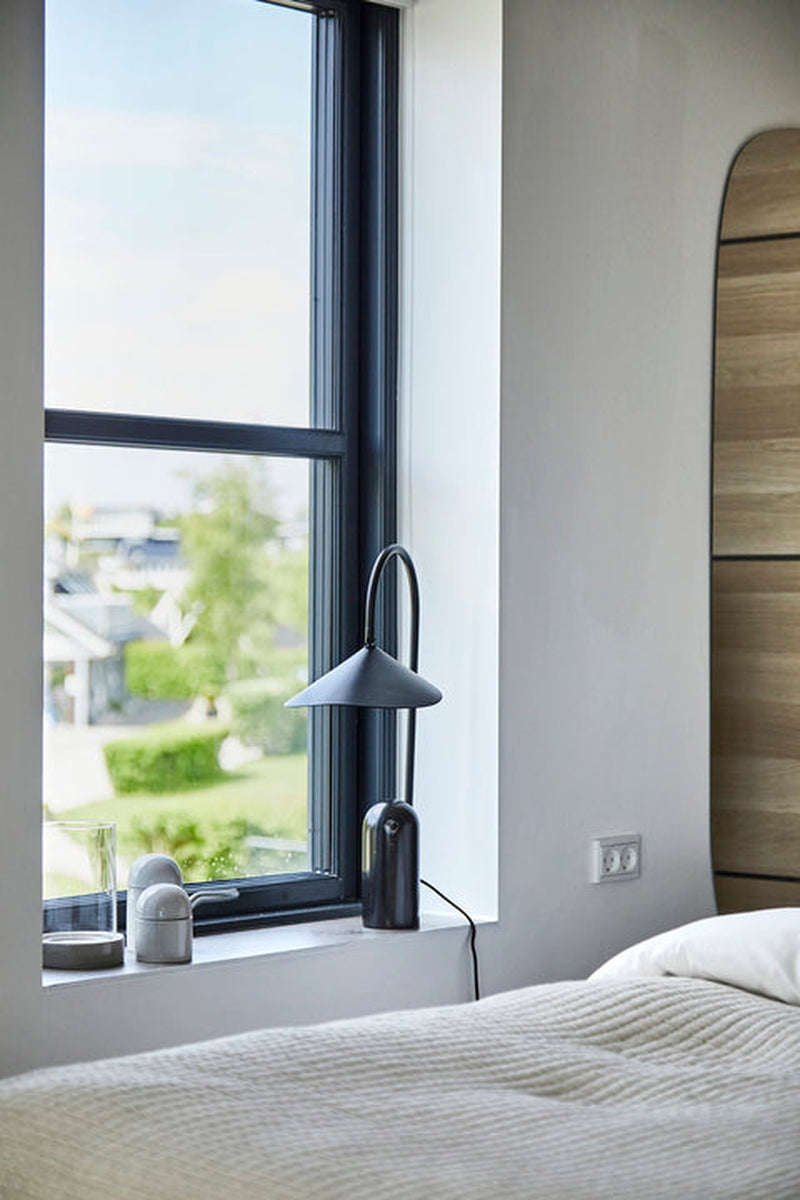 Arum bordlampe - svart-Bordlamper-Ferm Living-Svart-Feg__100132101-Lightup.no