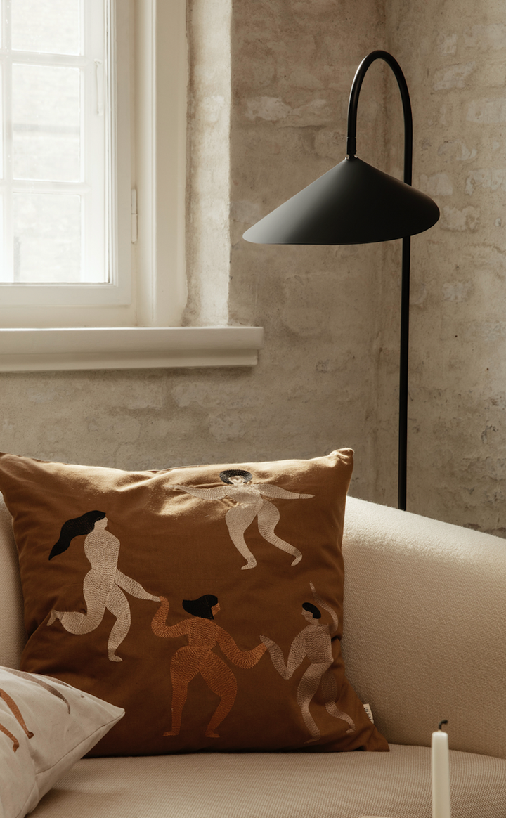 Arum gulvlampe - svart-Gulvlamper-Ferm Living-Svart-Feg__100133101-Lightup.no