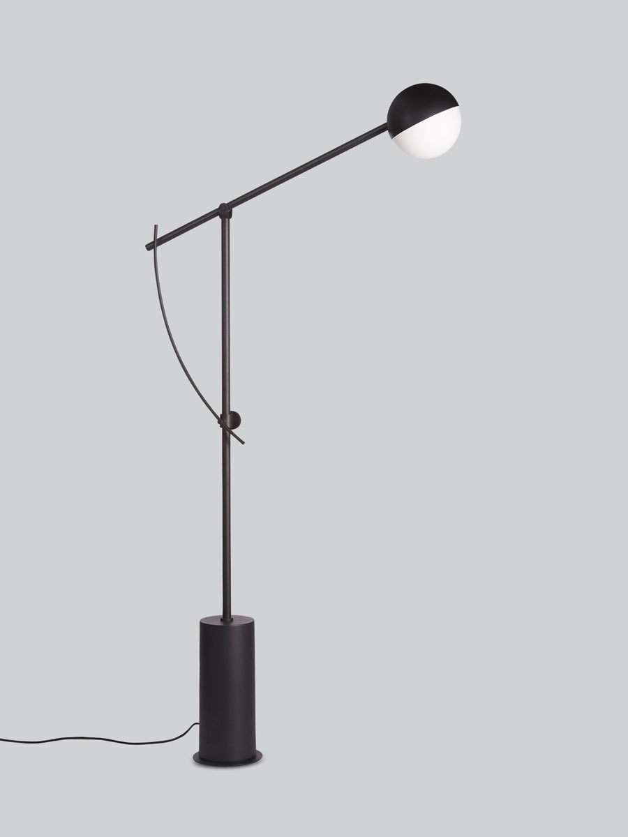 Balancer Gulvlampe-Gulvlamper-Northern-Svart-NOn__665-Lightup.no
