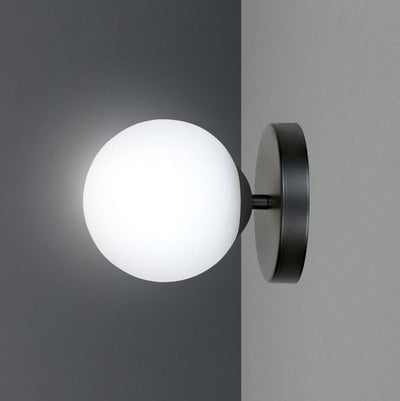 Bior vegglampe - Svart/Opal hvit-Vegglamper-Emibig-1020/K1-Lightup.no