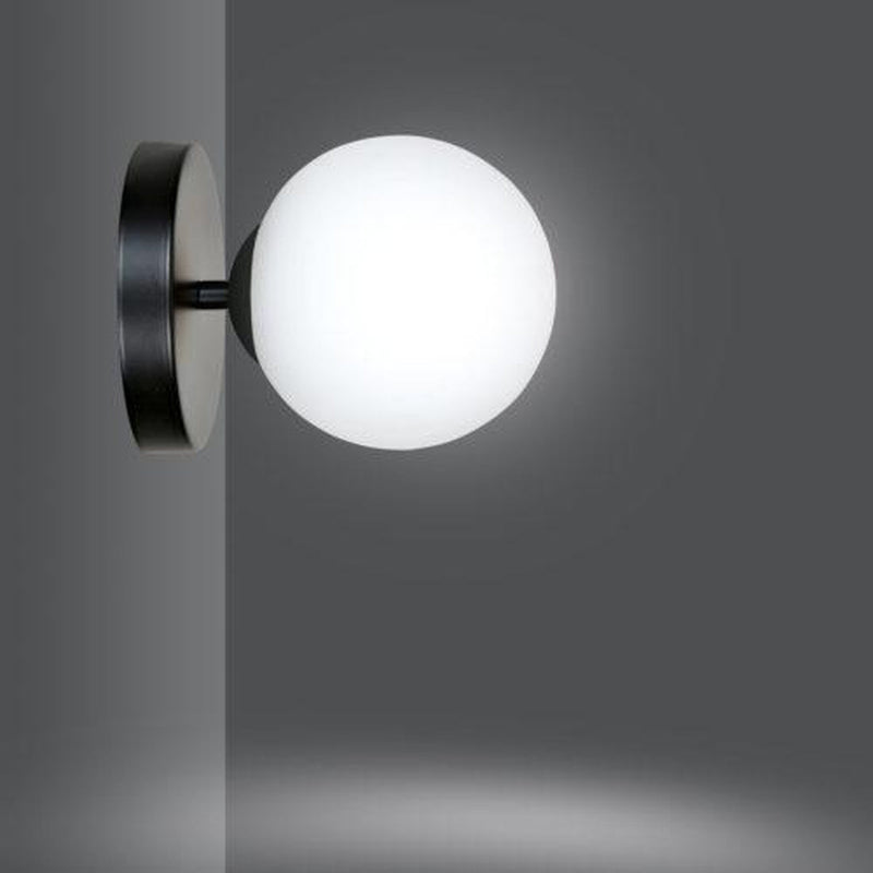 Bior vegglampe - Svart/Opal hvit-Vegglamper-Emibig-1020/K1-Lightup.no
