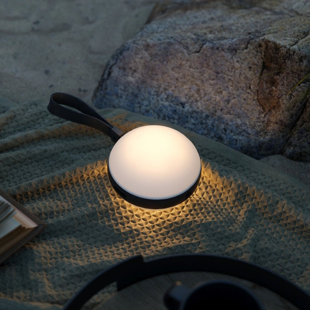 Bring To-Go 12 cm oppladbar lampe for inne og utendørsbruk IP44 - Svart/Hvit-Bordlamper-Nordlux-2218013001-Lightup.no