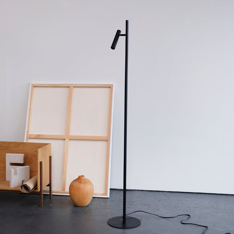 Carlo enkel gulvlampe LED - Svart-Gulvlamper-Dyberg Larsen-DL-9020-Lightup.no