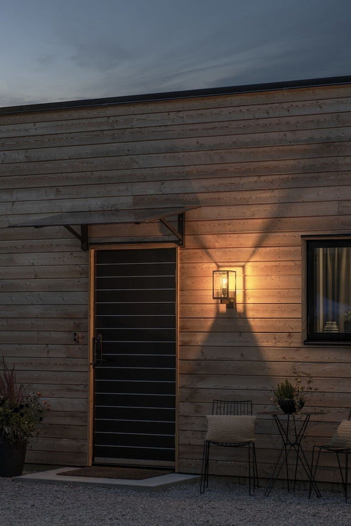 Carpi vegglampe opp eller ned IP44 - Svart-Utebelysning vegg klassisk-Konstsmide-Svart-7352-750-Lightup.no