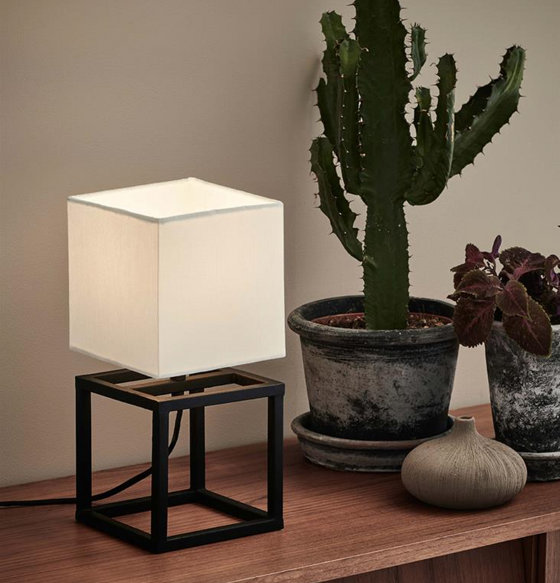 Cube bordlampe 34 cm - Svart/Hvit-Bordlamper-Marksløjd-107305-Lightup.no