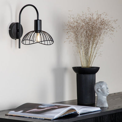 Elsa buet vegglampe - Svart-Vegglamper-Venture Home-15521-888-Lightup.no