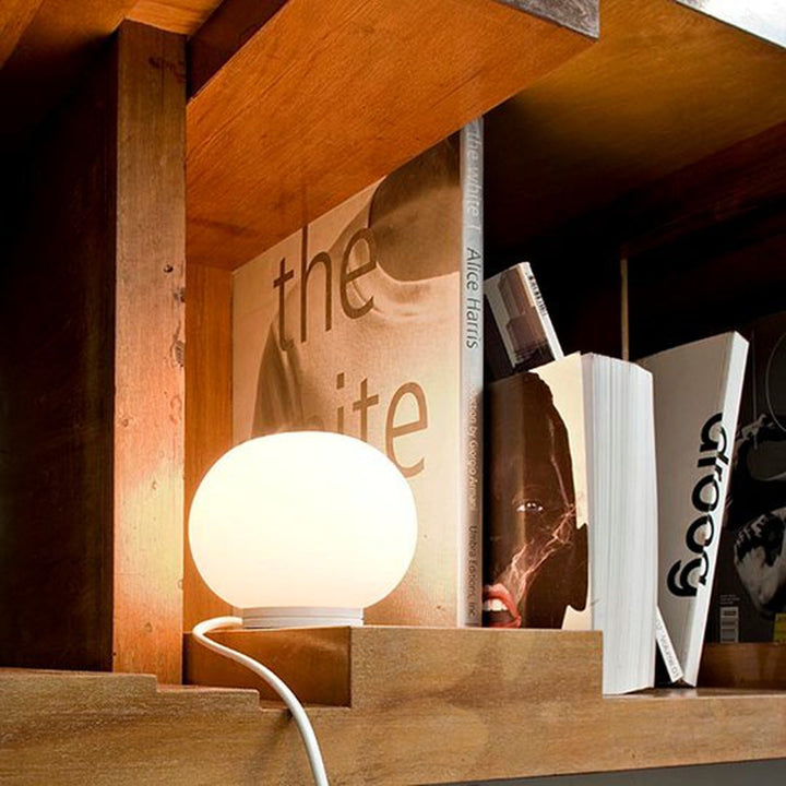 Flos Mini Glo-Ball bordlampe 11cm med Av/På-bryter-Bordlamper-Flos-Opal-Fls__F4191009-Lightup.no