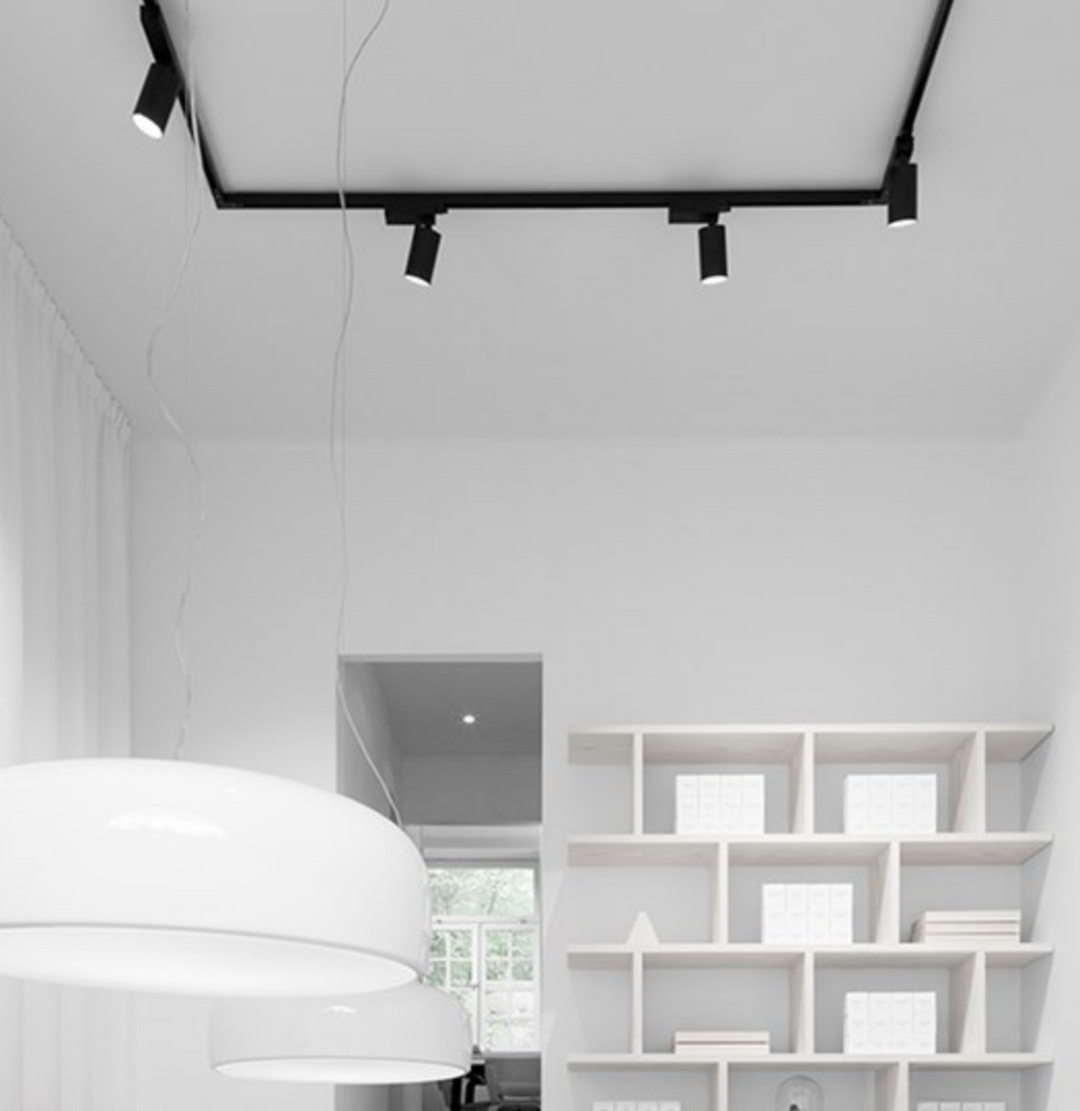 Flos UT Spot Track, 2m 5 spotter, Sort, FLOS-Spotskinner 230V-Flos-Fls__GB2200-2+GB11-2+GB41-2+5x09.4060.14SORT-Lightup.no