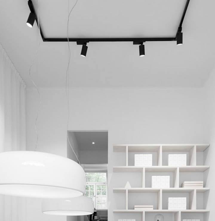 Flos UT Spot Track, 2m 5 spotter, Sort, FLOS-Spotskinner 230V-Flos-Fls__GB2200-2+GB11-2+GB41-2+5x09.4060.14SORT-Lightup.no