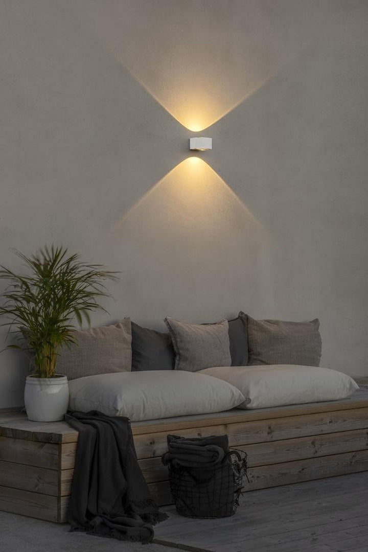 Gela vegglampe utendørs opp/ned 2x6W IP54 - Hvit-Utebelysning vegg opp og ned-Konstsmide-Hvit-7882-250-Lightup.no