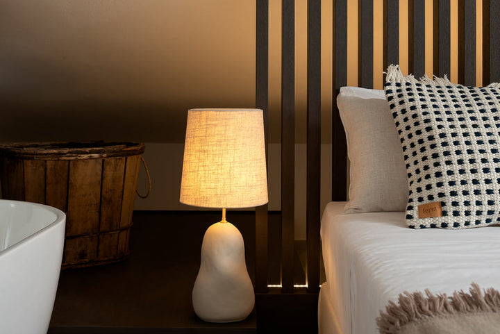Hebe bordlampe Medium Hvit /Natur-Bordlamper-Ferm Living-Natur-Feg__100327202+100329206-Lightup.no