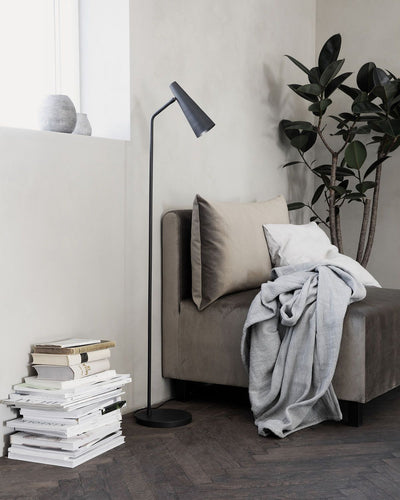 House Doctor Precise gulvlampe - Matt Svart-Gulvlamper-House Doctor-206100313-Lightup.no