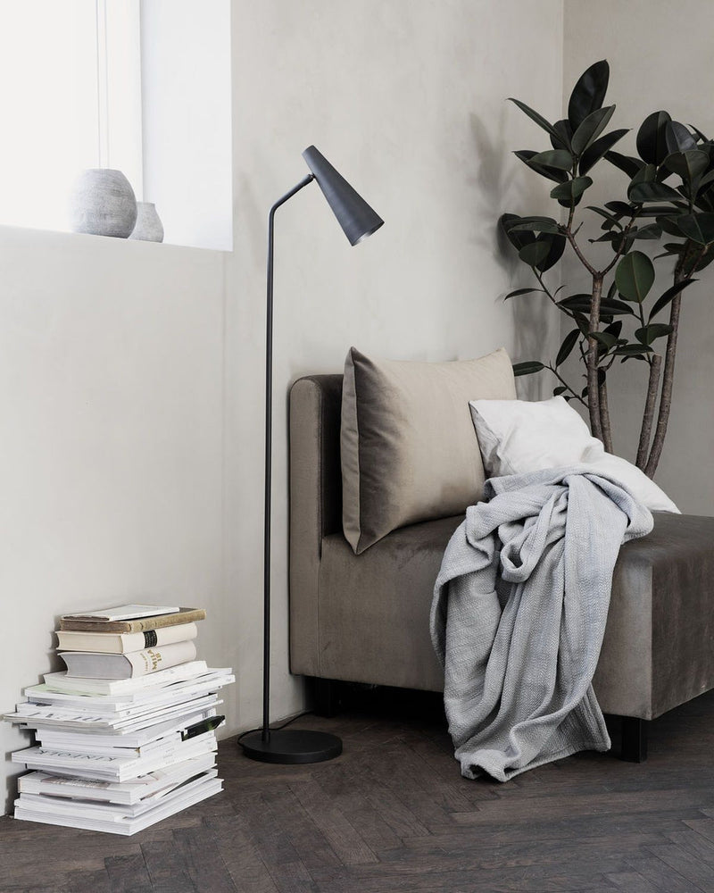 House Doctor Precise gulvlampe - Matt Svart-Gulvlamper-House Doctor-206100313-Lightup.no
