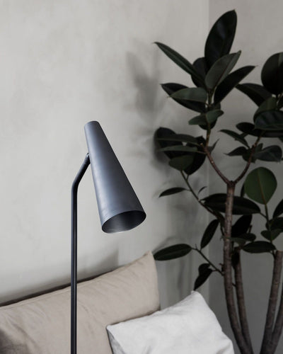 House Doctor Precise gulvlampe - Matt Svart-Gulvlamper-House Doctor-206100313-Lightup.no