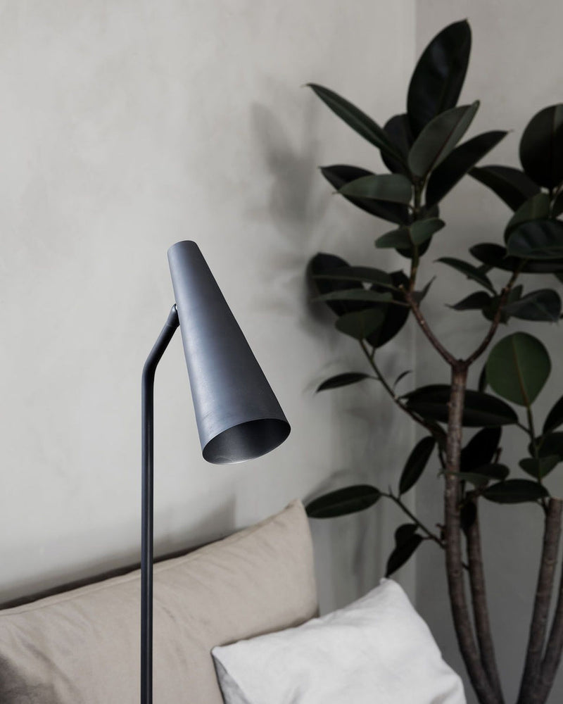 House Doctor Precise gulvlampe - Matt Svart-Gulvlamper-House Doctor-206100313-Lightup.no