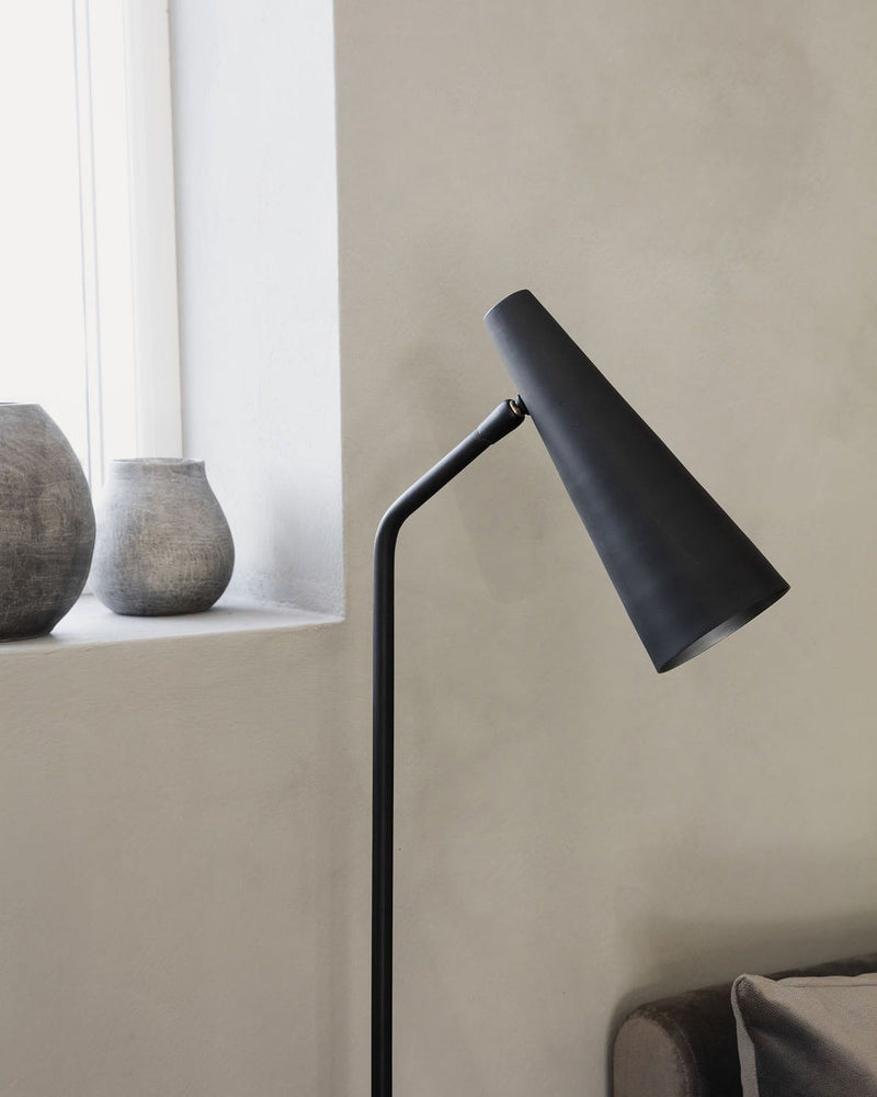 House Doctor Precise gulvlampe - Matt Svart-Gulvlamper-House Doctor-206100313-Lightup.no