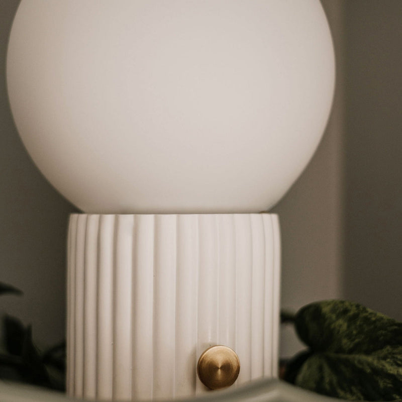 Hubble Bordlampe 22 - Hvit-Bordlamper-Globen Lighting-623308-Lightup.no