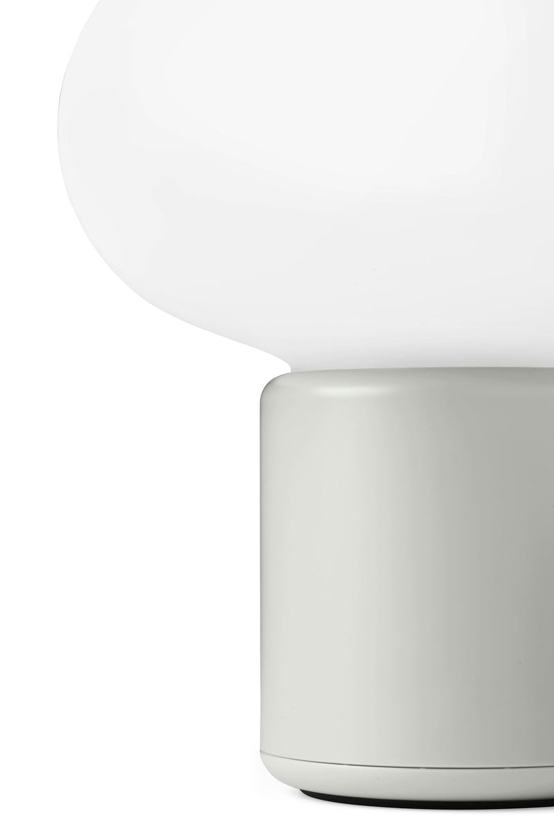 Karl-Johan bærbar bordlampe - Grå-Bordlamper-New Works-Grå-Nes__22012-Lightup.no