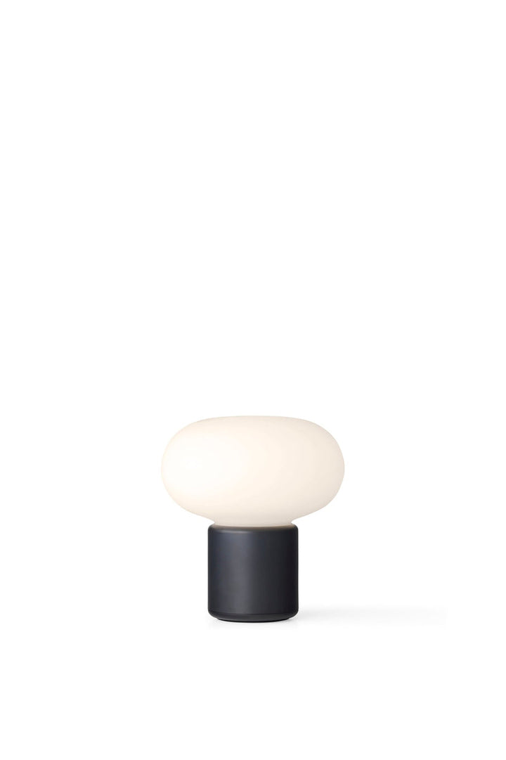 Karl-Johan bærbar bordlampe - Grønn-Bordlamper-New Works-Grønn-Nes__22010-Lightup.no