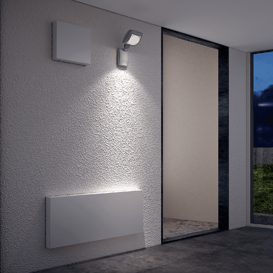 Kaus vegglampe/lyskaster 12W m/sensor IP54 - Mørk grå-Utebelysning lyskaster-Norlux-Grå-2540-30-7-Lightup.no