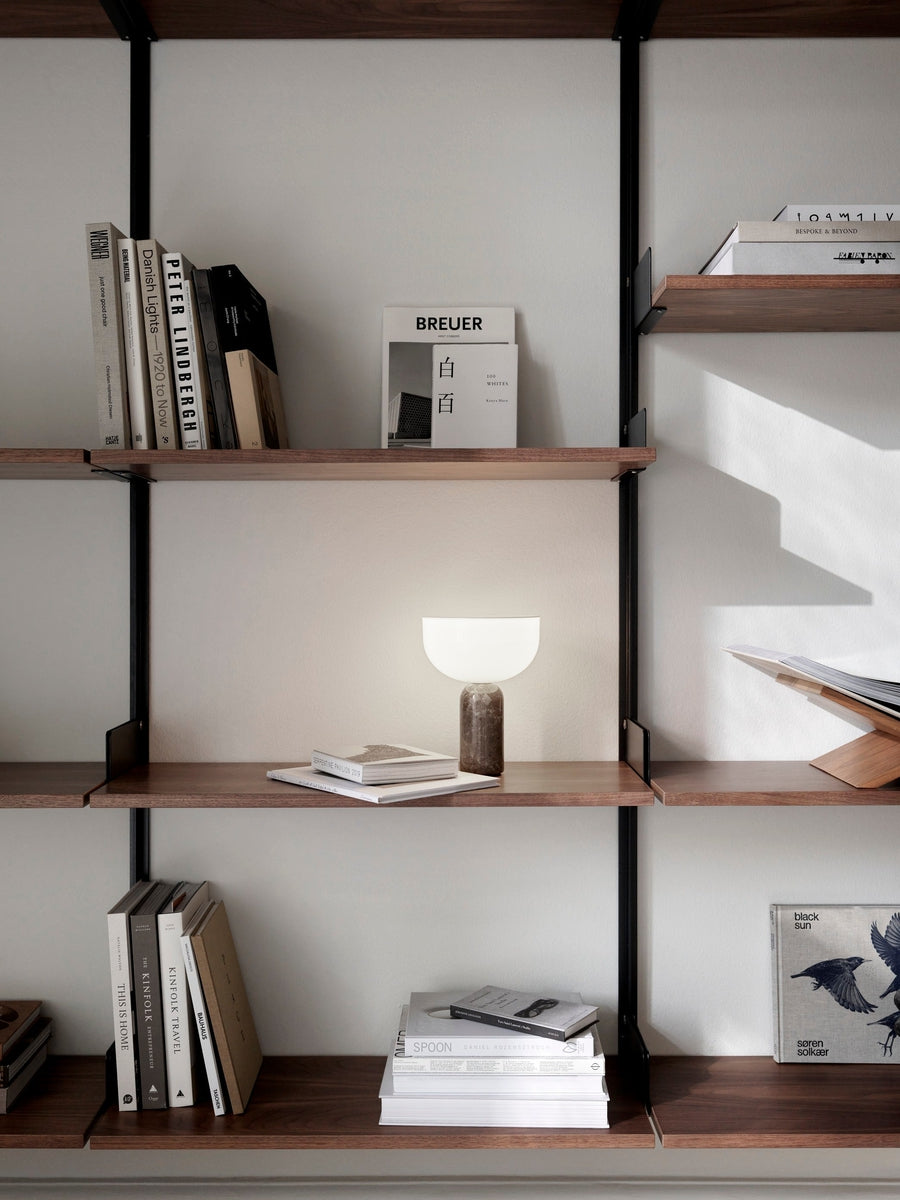 Kizu Portable bordlampe - Grå marmor-Bordlamper-New Works-Grå-Nes__21712-Lightup.no