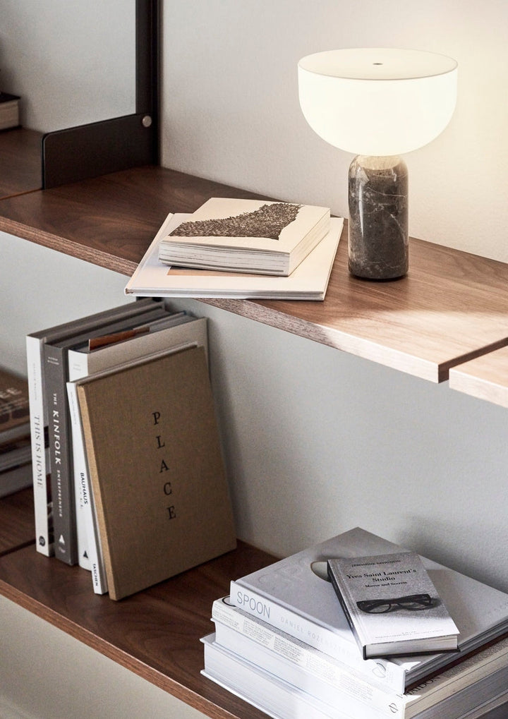Kizu Portable bordlampe - Grå marmor-Bordlamper-New Works-Grå-Nes__21712-Lightup.no