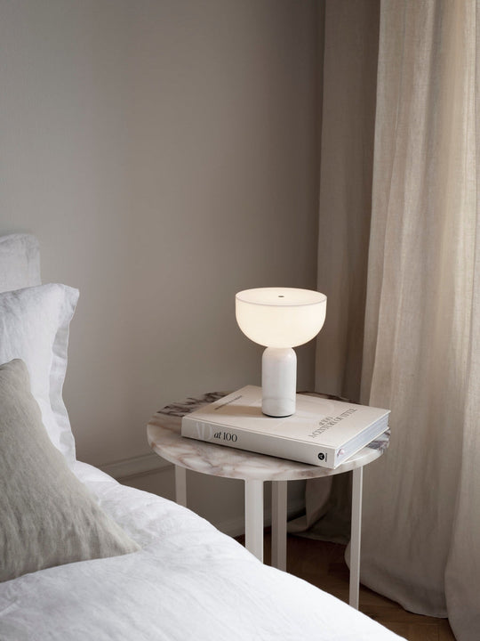 Kizu Portable bordlampe - Hvit marmor-Bordlamper-New Works-Hvit-Nes__21710-Lightup.no