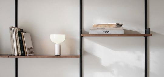 Kizu Portable bordlampe - Hvit marmor-Bordlamper-New Works-Hvit-Nes__21710-Lightup.no