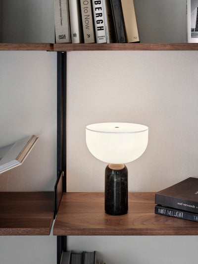 Kizu Portable bordlampe - Svart marmor-Bordlamper-New Works-Nes__21711-Lightup.no