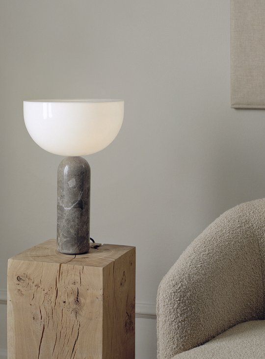Kizu bordlampe - Gris du Marais Marble - L-Bordlamper-New Works-Grå-Nes__20412-Lightup.no