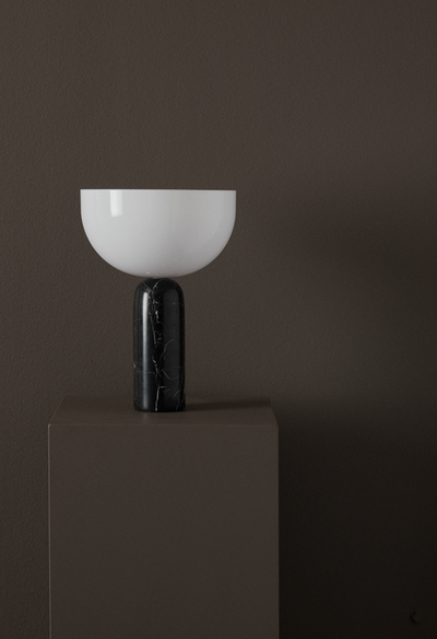 Kizu bordlampe - svart marmor - S-Bordlamper-New Works-Nes__20421-Lightup.no