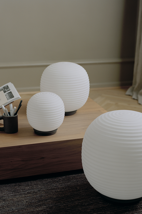Lantern Globe bordlampe - L-Bordlamper-New Works-Hvit-Nes__20631-Lightup.no