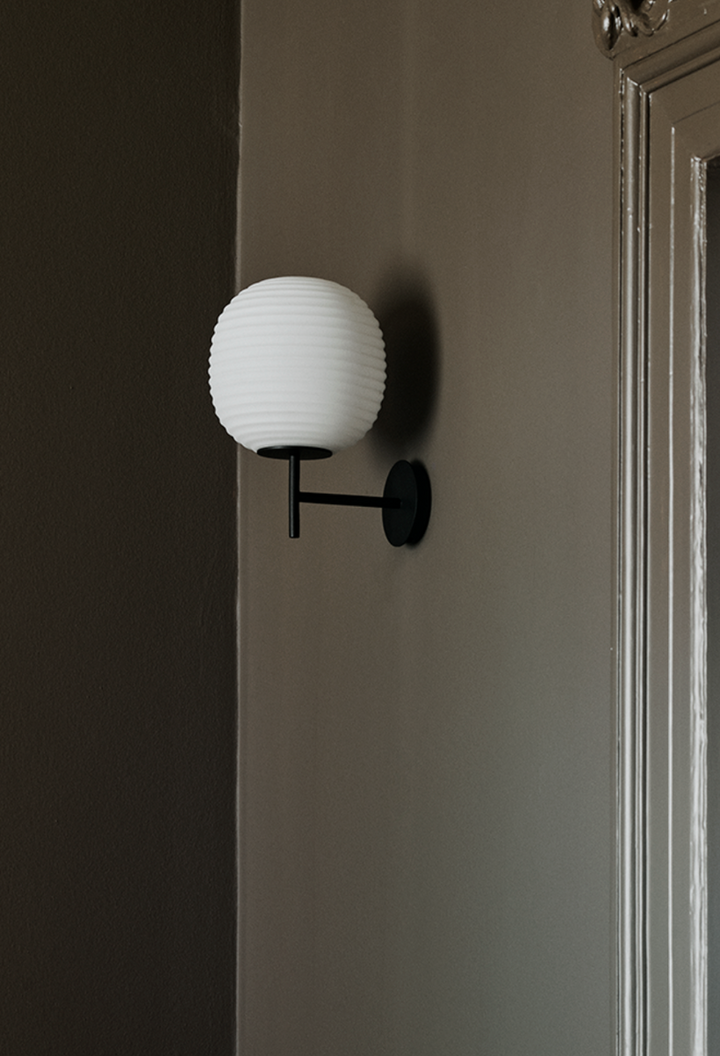 Lantern Wall Lamp - Small-Vegglamper-New Works-Hvit-Nes__20612-Lightup.no