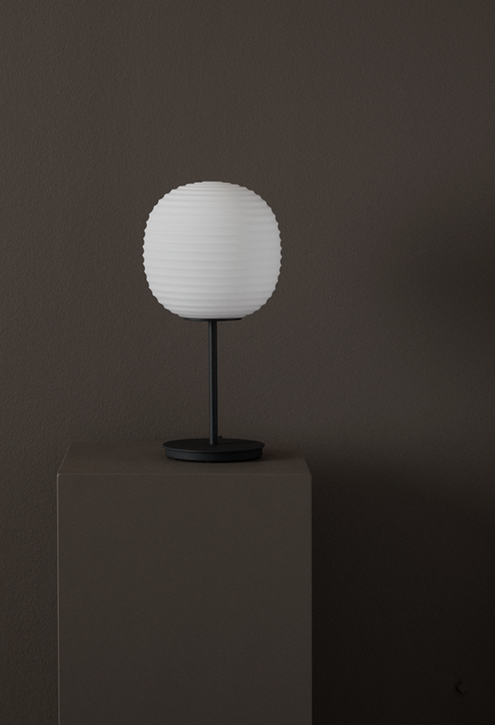 Lantern bordlampe - S-Bordlamper-New Works-Hvit-Nes__20611-Lightup.no