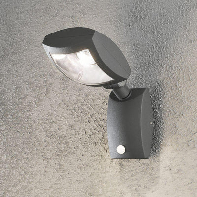 Latina lyskaster 12W LED bevegelsessensor-Utebelysning lyskaster-Konstsmide-7938-370-Lightup.no
