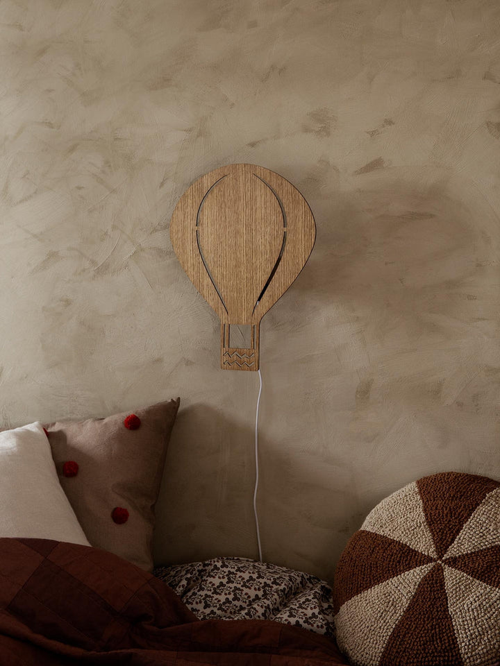 Luftballong vegglampe - eik-Vegglamper-Ferm Living-Eik-Feg__100154208-Lightup.no
