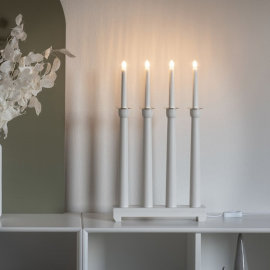 Lysestake 4 lys - Hvit med gulldetaljer-Julebelysning adventsstake-Konstsmide-3975-210-Lightup.no