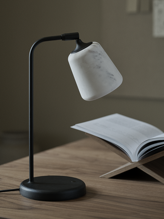 Material Bordlampe - Hvit Marmor-Bordlamper-New Works-Hvit-Nes__20139-Lightup.no