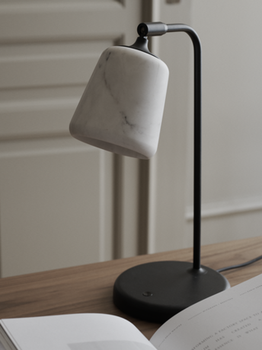 Material Bordlampe - Hvit Marmor-Bordlamper-New Works-Hvit-Nes__20139-Lightup.no