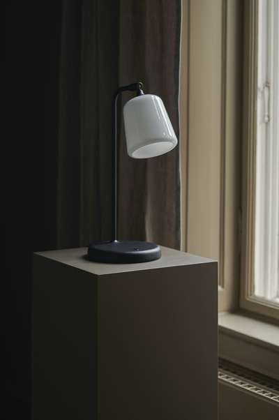 Material Bordlampe - Hvit Opal Glass-Bordlamper-New Works-Nes__20144-Lightup.no
