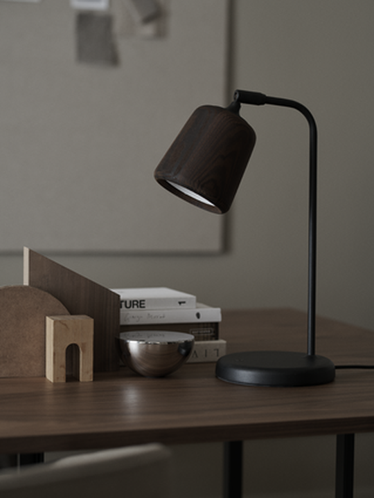 Material Bordlampe - Røkt Eik-Bordlamper-New Works-Eik-Nes__20133-Lightup.no