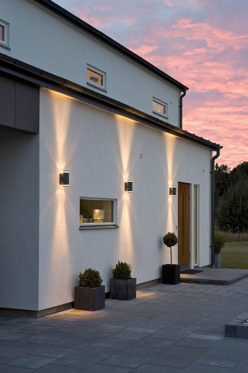 Modena vegglampe I opp/ned - Svart-Utebelysning vegg opp og ned-Konstsmide-7512-750-Lightup.no