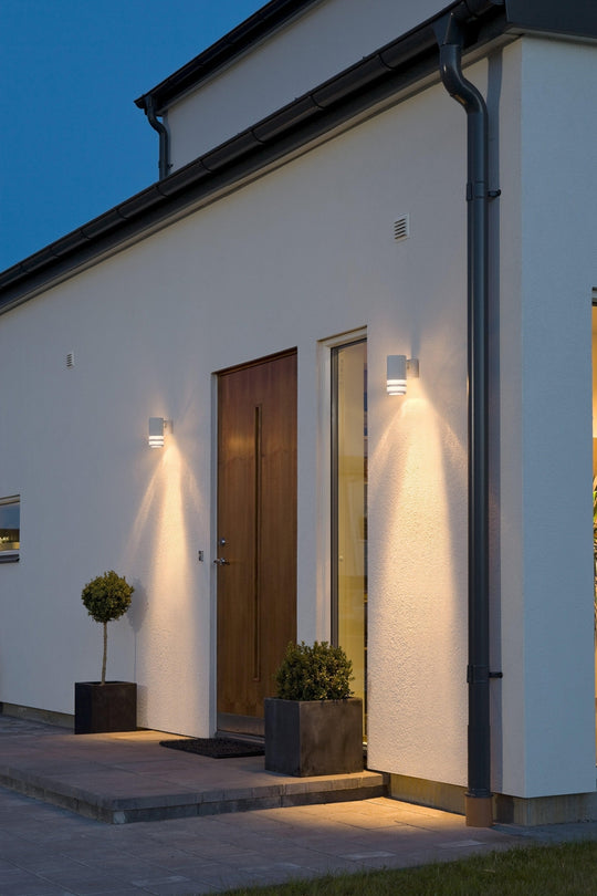 Modena vegglampe II ned - Hvit-Utebelysning vegg opp og ned-Konstsmide-Hvit-7515-250-Lightup.no