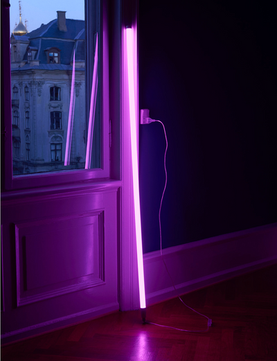 Neon Tube Led - rosa-Gulvlamper-HAY-HAY__AB450-A996-AF07-Lightup.no