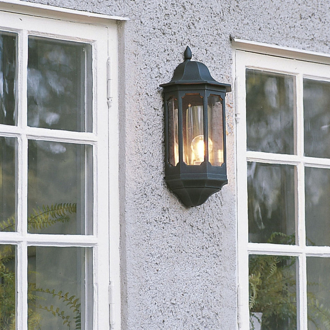 Pallas vegglampe utendørs - Svart-Utebelysning vegg klassisk-Konstsmide-Svart-566-750-Lightup.no