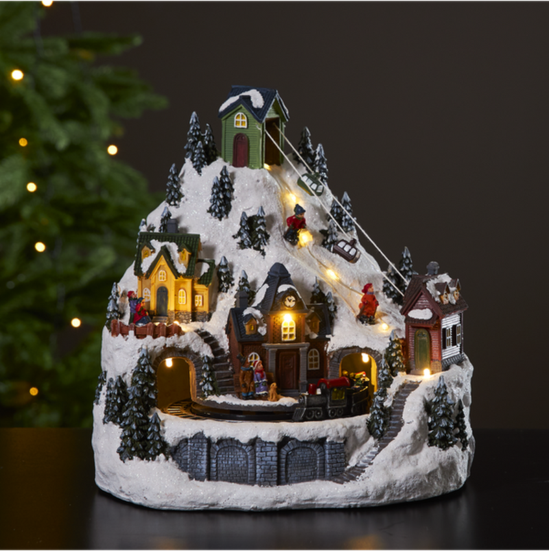 Panorama Alpville juleby med taubane og togstasjon - Batteridrevet-Julebelysning dekor og pynt-Star Trading-992-56-Lightup.no