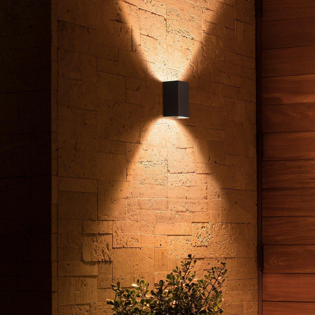 Philips Hue Outdoor Resonate Vegglampe - Svart-Utebelysning vegg opp og ned-Philips Hue-Svart-915005842901-Lightup.no