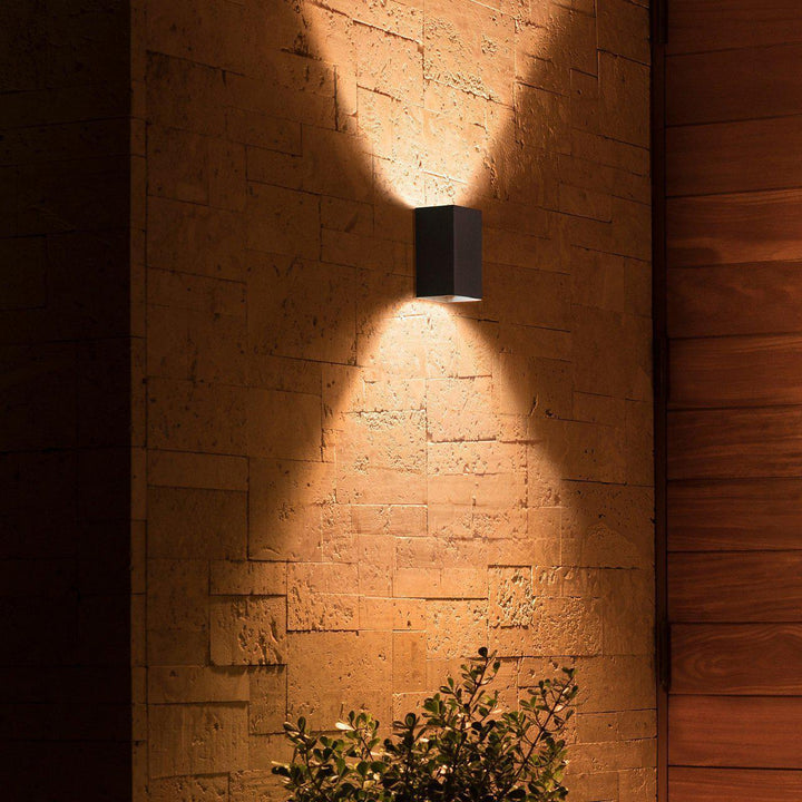 Philips Hue Outdoor Resonate Vegglampe - Svart-Utebelysning vegg opp og ned-Philips Hue-Svart-915005842901-Lightup.no
